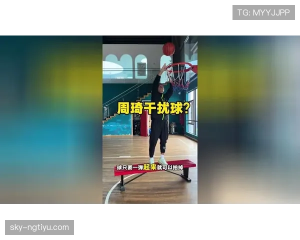 篮球比赛中的干扰发球违例如何判定与正确应对